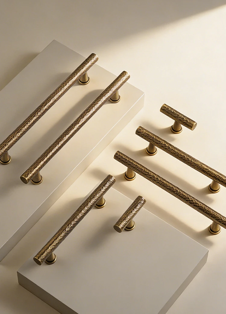 Dooroom Handgefertigter Schrank- und Schubladenknöpfe aus massivem Messing mit Hammermuster, antiker Bronze-Möbel- und Kleiderschrankgriff – Detail 2