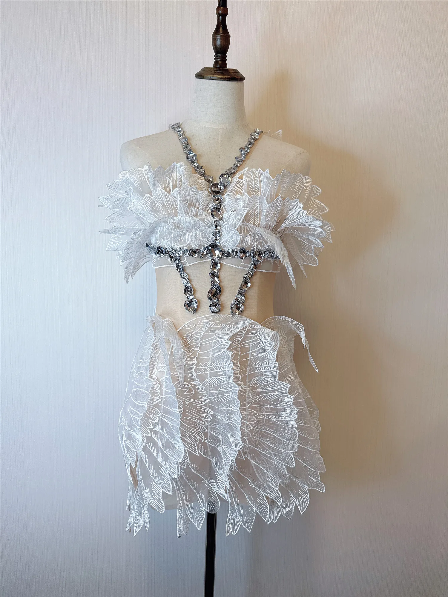 

Wings embroidered shiny full diamond dress hostcatwalk dinner party nightclub bar singer costumestage costume dress B143
