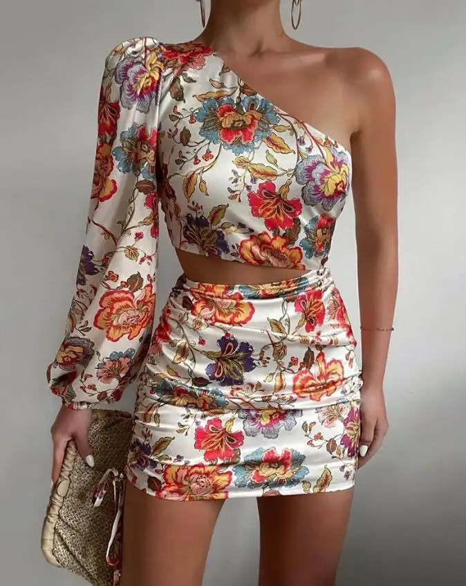 

Женское мини-платье с рукавами-фонариками и высокой талией