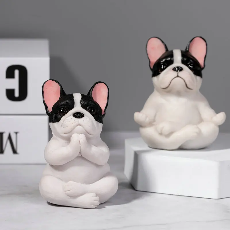 

Yoga fights for money, puppy ornaments, cartoon decorations.