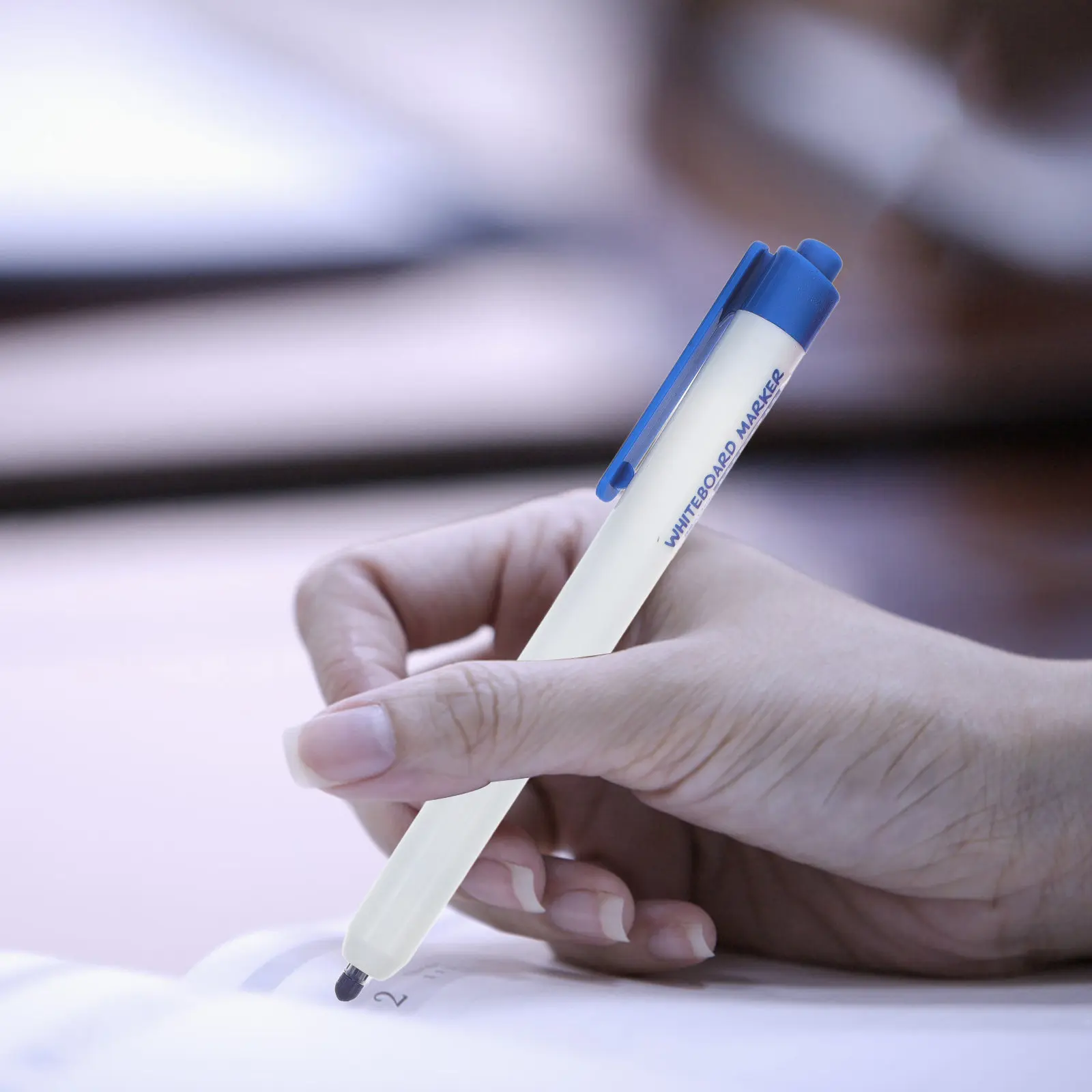 12Pcs 화이트 보드 마커 지울 수있는 건식 지우기 펜 홈 오피스 학교 사용을위한 고급 팁 다목적 마커 휴대용 창의적 글쓰기