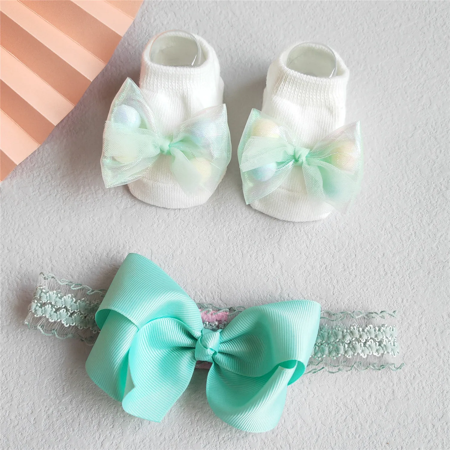 Ensemble 2 pièces bandeau et chaussettes pour bébé fille