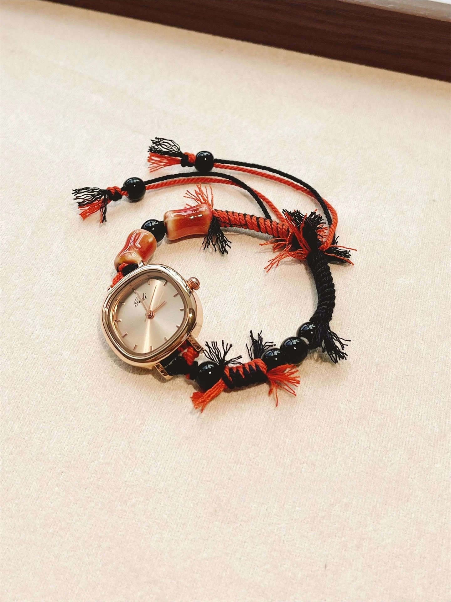 Creative Design Watch for Women: Light Luxury, Sophisticated Elegance, Compact Square Dial, Exquisite Bracelet Strap - 2