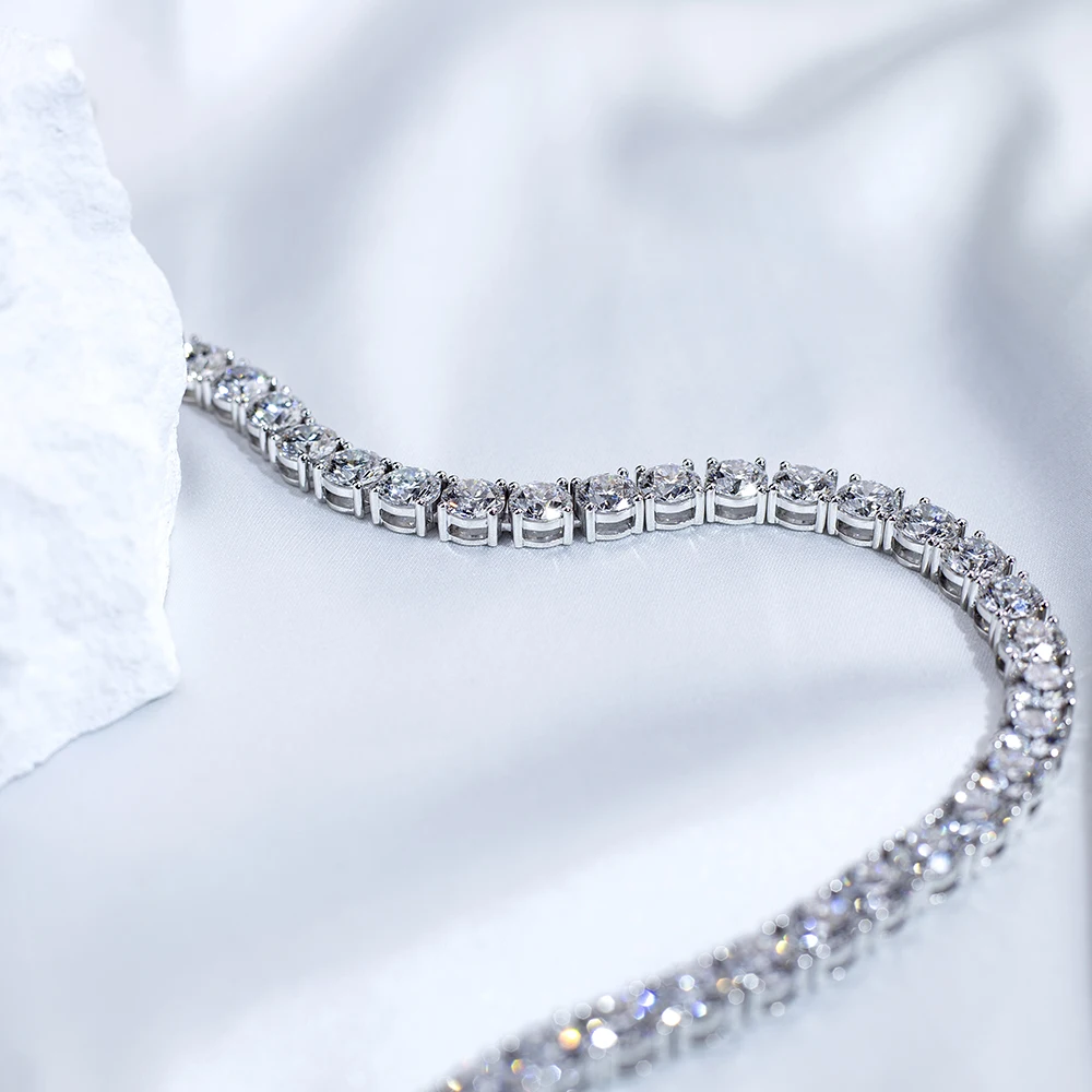 Lab grown diamond pendant necklace close-up on neck, PT950 platinum setting – Vexaro