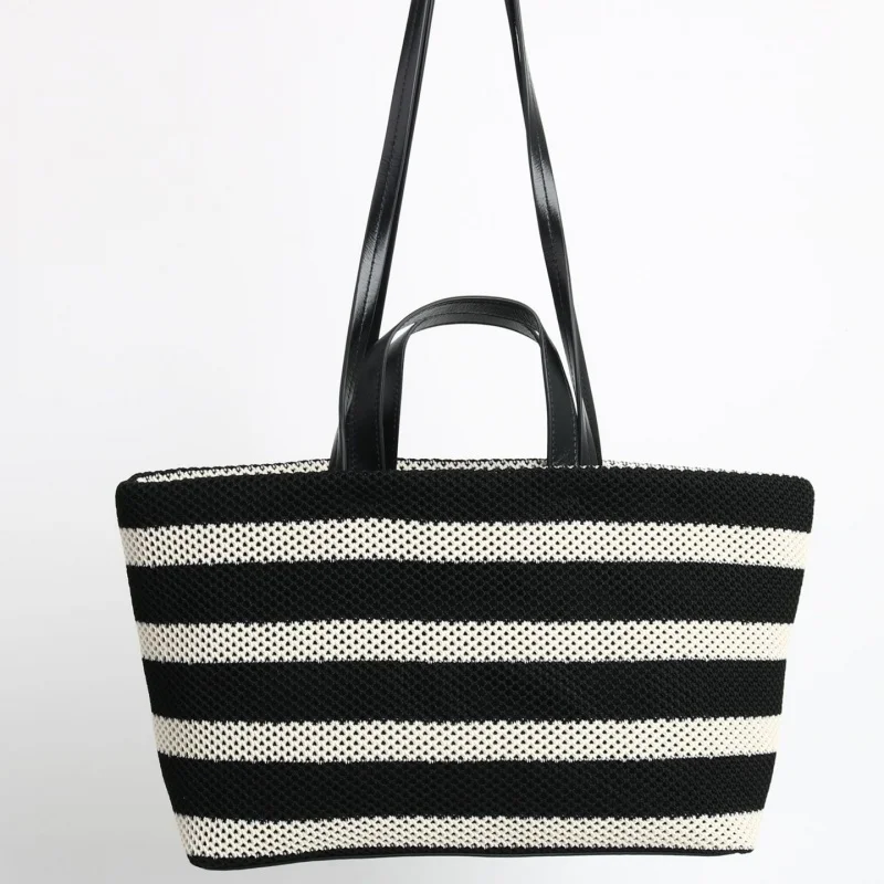 

2024New Универсальная высококачественная черно-белая полосатая Сумка-тоут, тканая вместительная сумка через плечо для женщин, ленивый стиль