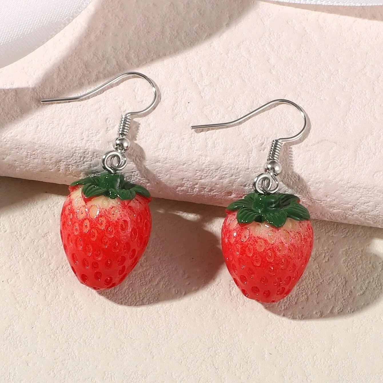 

1pair Strawberry Pattern Synthetic Resin Earrings Earrings for Women