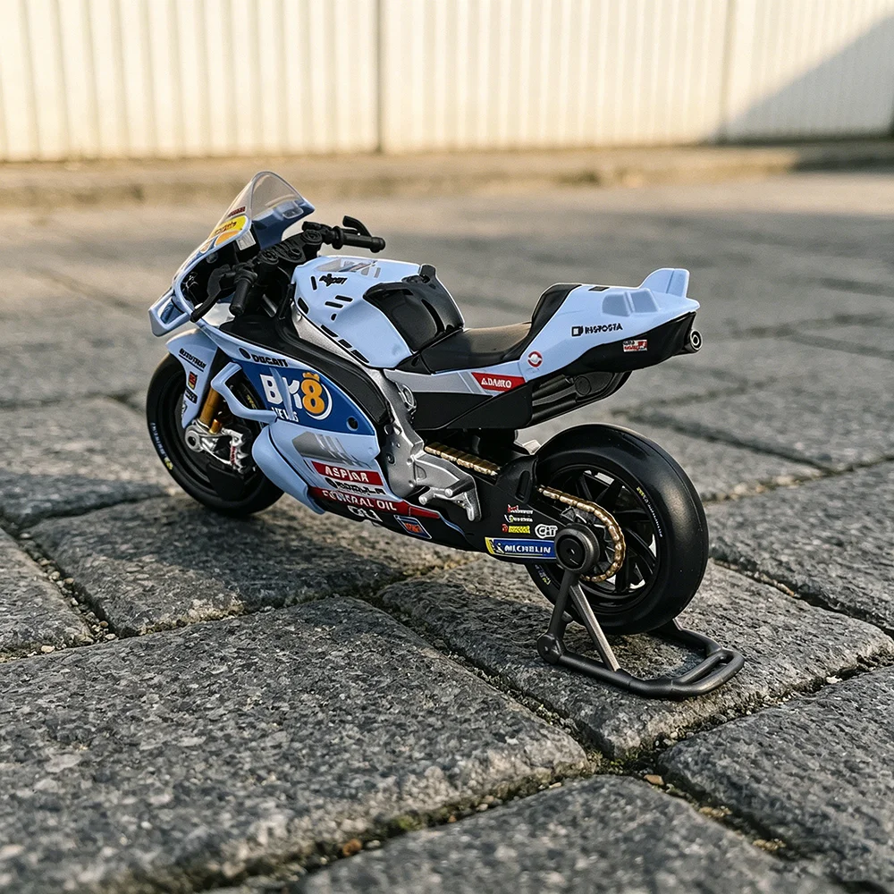 Die-Cast 1:18 Scale Racing Motorcycle Collectible Toy by Maisto