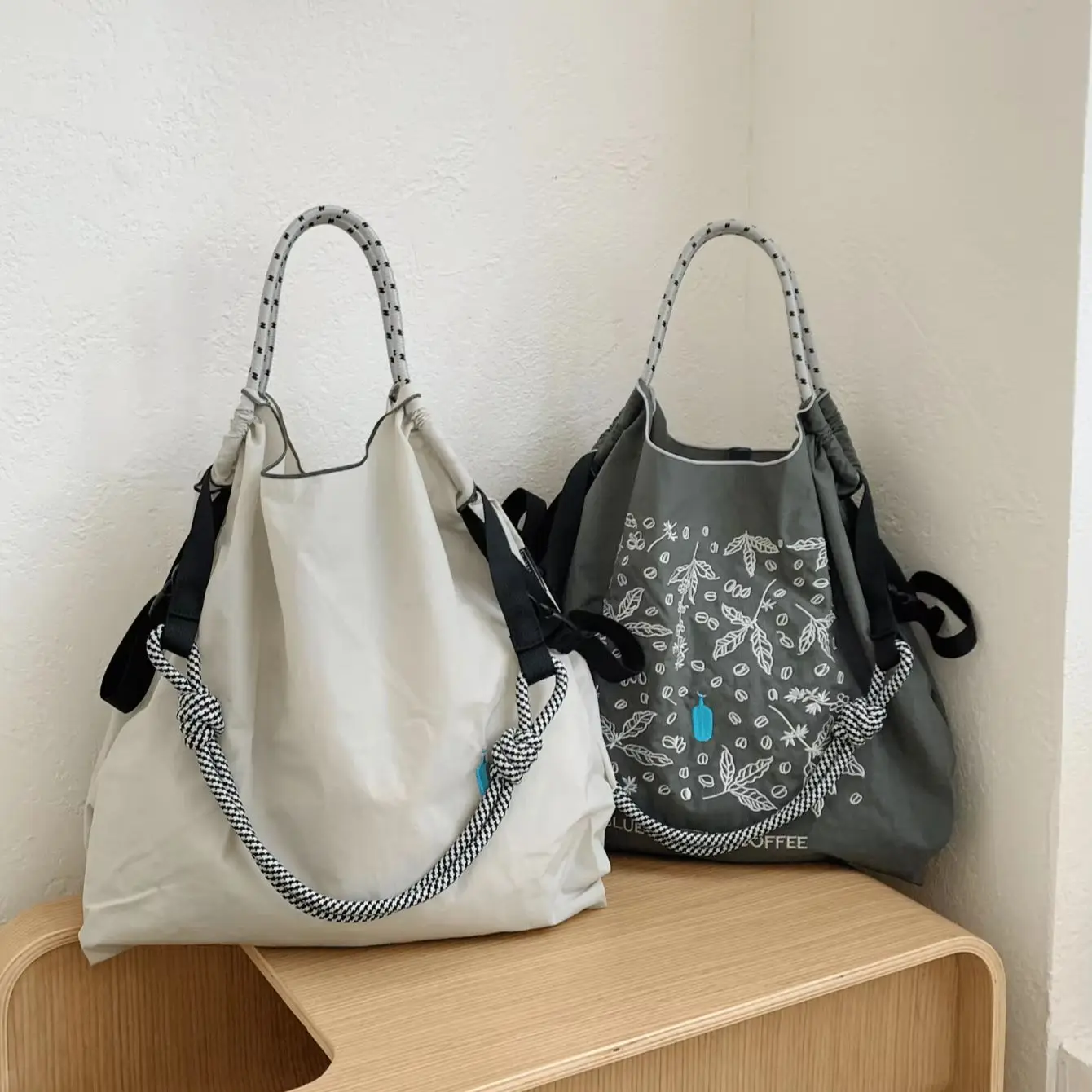 Women's Shoulder Bag, Japanese-Style Simple Design, Embroidered Shopping Bag, Blue Bottle Large Capacity Tote Bag, Women's Handbag, Commuter Bag, Suitable for Shopping, Leisure, Sports, Party Activiti - 3