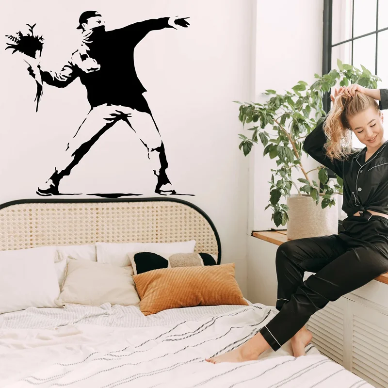 Banksy Blume Werfer Wand Aufkleber Street Art Graffiti Vinyl Wand Aufkleber  Wohnkultur Wohnzimmer Schlafzimmer Decals Gestanzte Wandbild g109 -  AliExpress