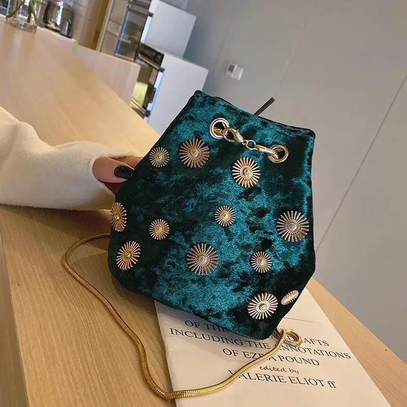 Harajuku Retro Metal Applique Shoulder Bags Women Velvet Large Capacity Crossbody Bag Ladies Chain Luxury Design Bucket Bag 2025