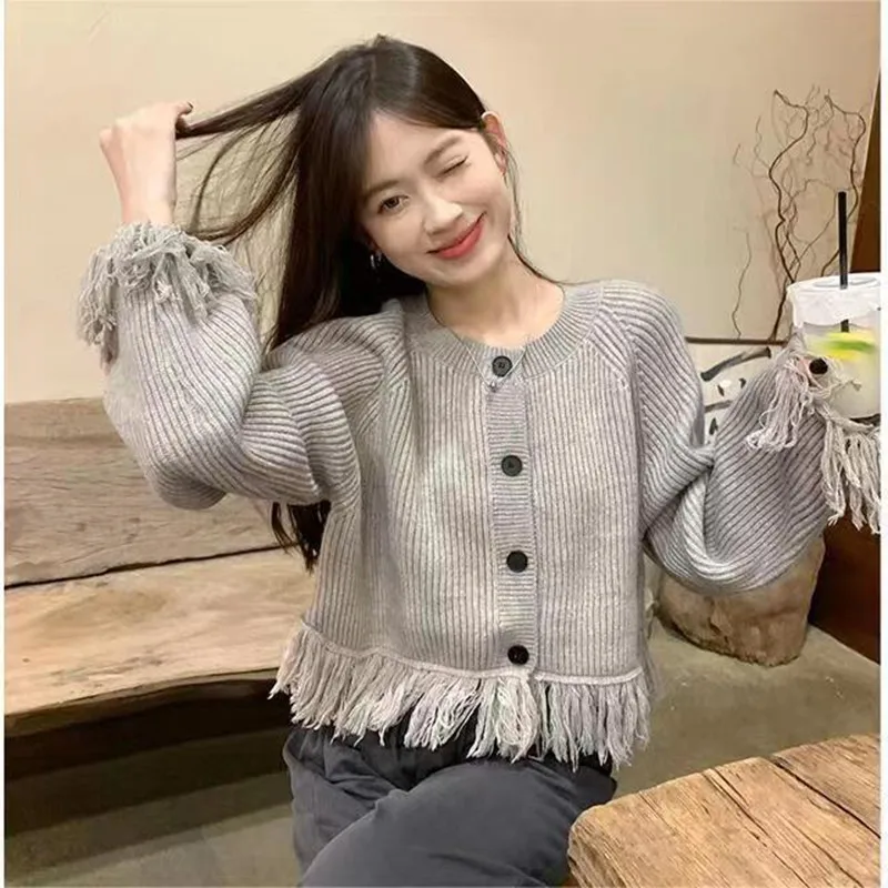 

2023 New Arrival Spring Autumn Women Loose Fit Casual O-neck Tassel Design Cardigan Long Sleeve Single Breasted Sweater D484