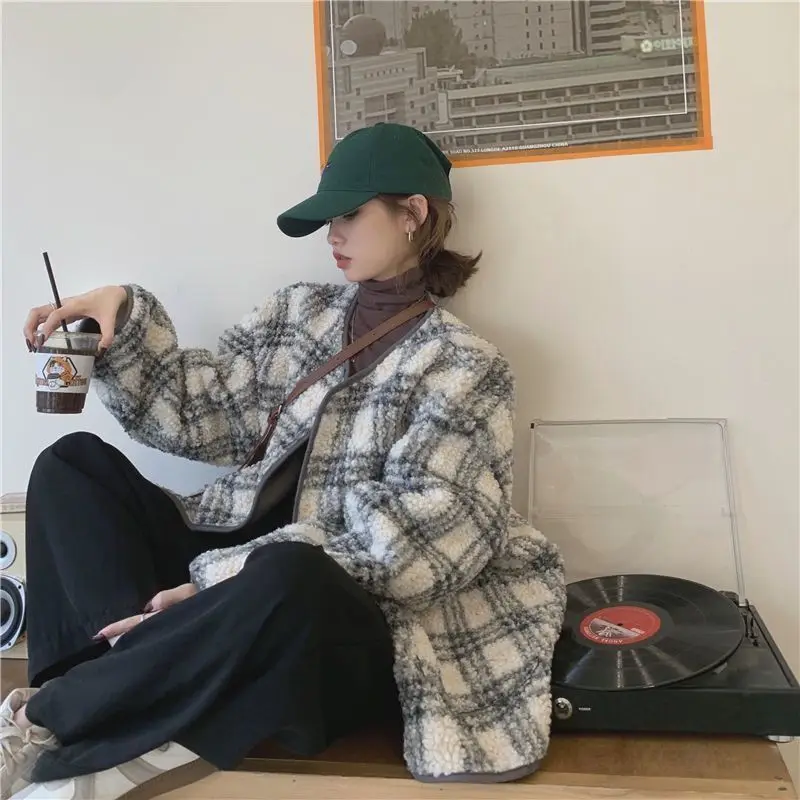 Autumn and Winter 2022 New Vintage Imitation Lamb Wool Lattice Loose and Thick Warm Long Sleeve Fashionable Coat Women's Top
