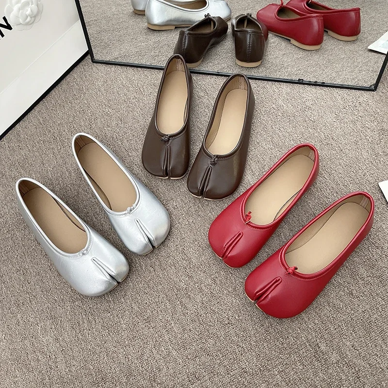 Fashion Design Women's Flat Split Toe Shoes Women Microfiber Leather Comfortable Flat Split Toe Slippers Soft Sole Loafers 6