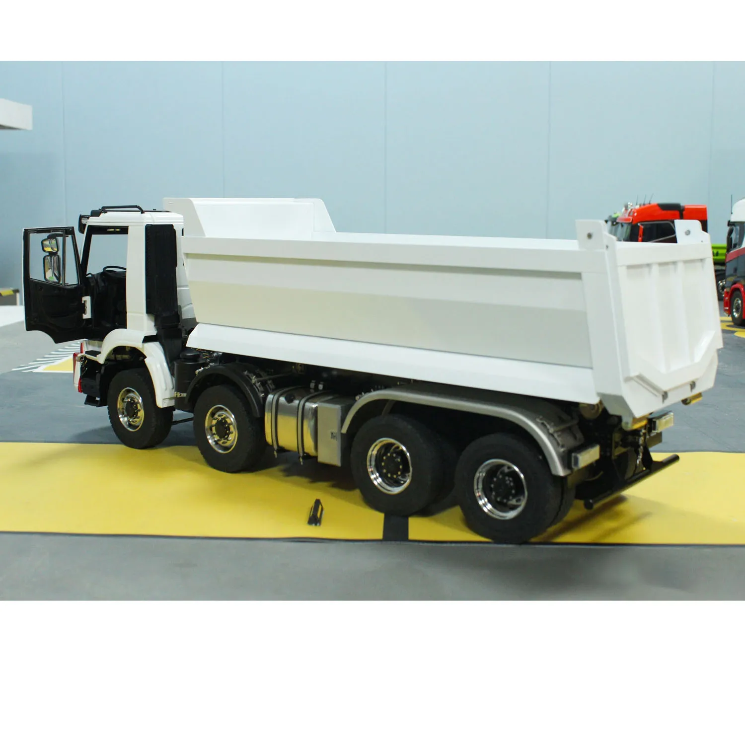 Metal 1/14 8x8 RC Hydraulic Dumper Truck Radio Control Full Tipper Sound Light 3-speed Transmission Differential Lock Axles Toy 4