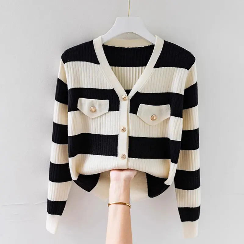 

V-neck Color Striped Knitted Cardigan For Women In Autumn And Winter Loose Fitting And Fashionable Thin Sweater