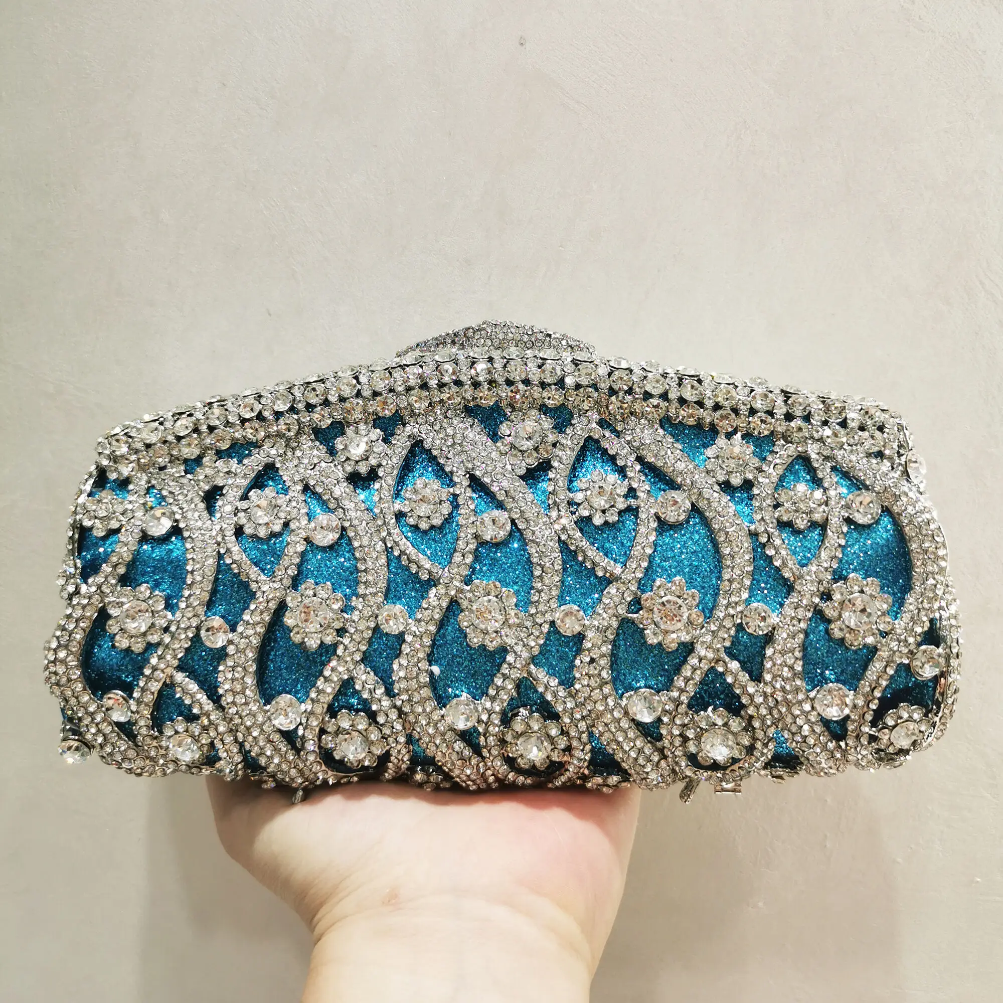 

Women Sky Blue Crystal Clutch Purse Stones Evening Bags Metal Hollow Box Handbag Bridal Bags Wedding Party Clutches