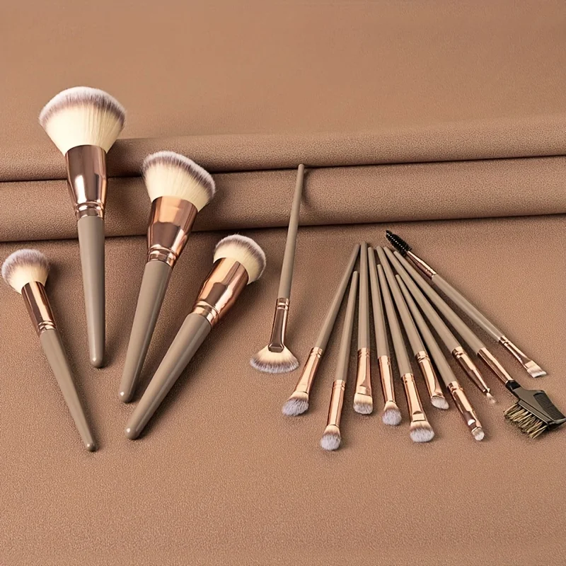 Set 15 pennelli trucco multicolore kit professionale per viso_voghion.com