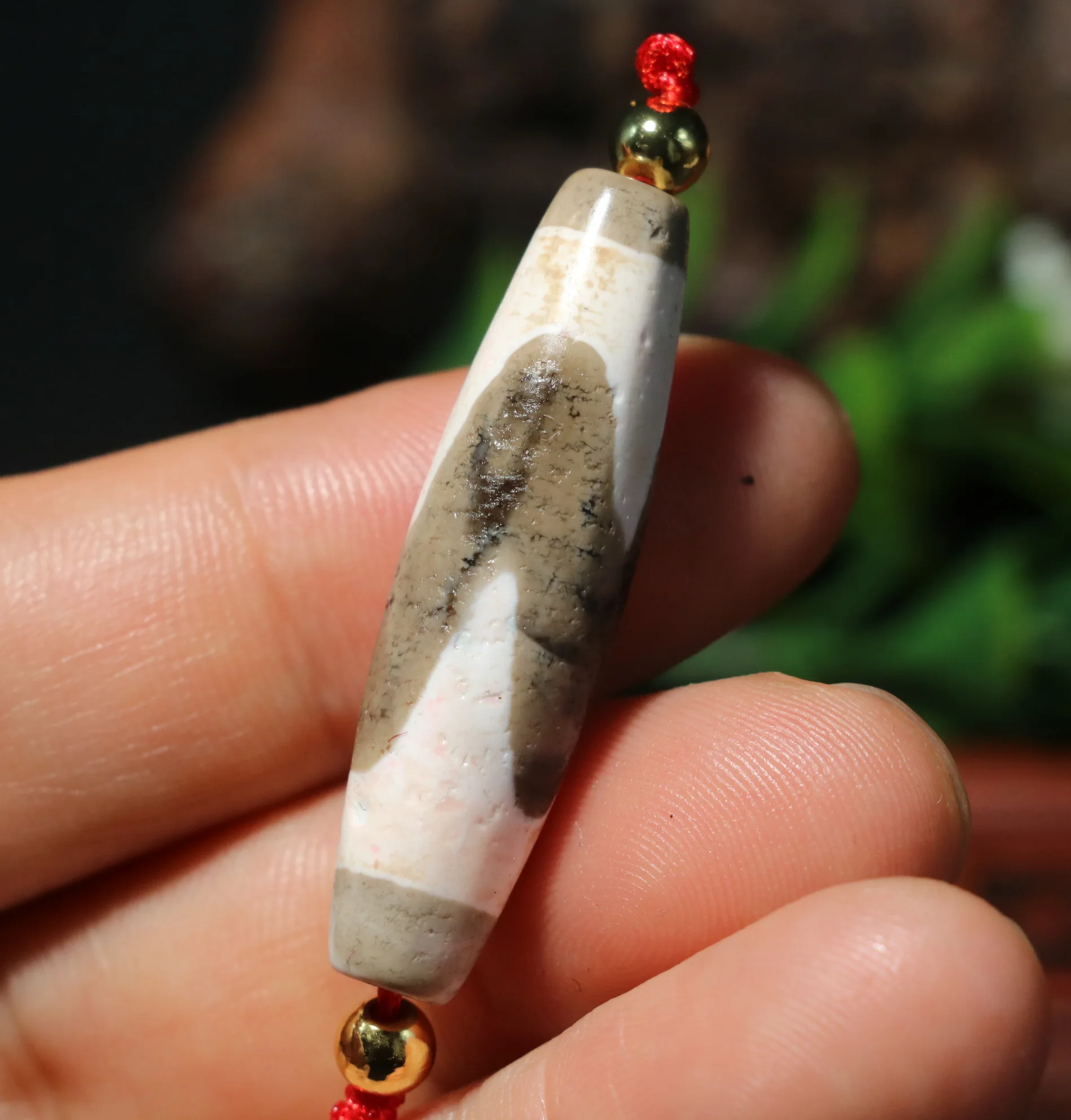 

Treasure Magic Power Тибетский Старый Агат серый белый острый тигр зуб символизирует фотоэлемент для браслета Amulet Timestown UPD22