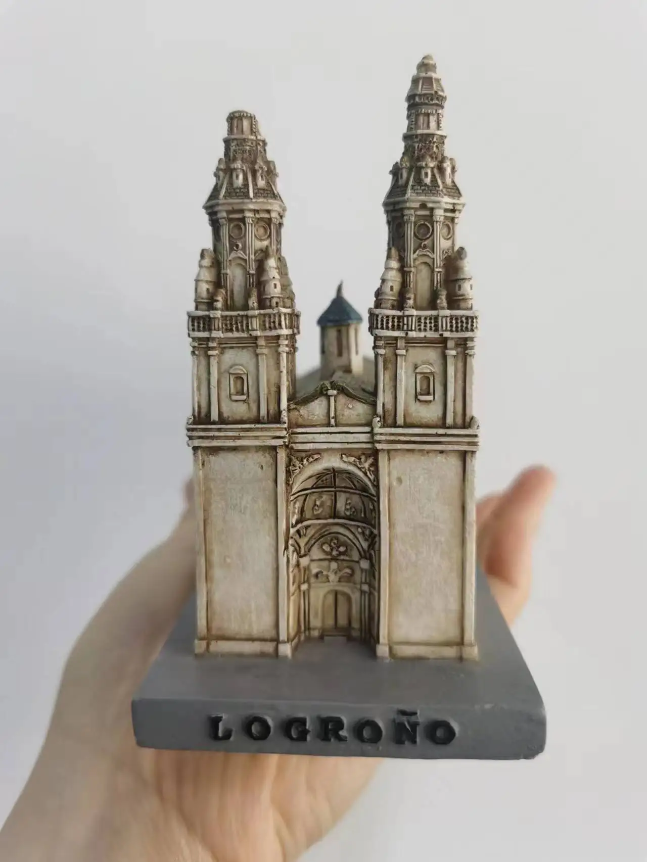 

flaw Resin figure mental psychological sand table game box court therapy building logrono church cathedral spain