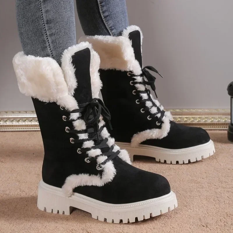 Botas de nieve cortas de suela gruesa de tiro alto para mujer, zapatos peludos gruesos forrados de lana, botas Retro británicas, 2023