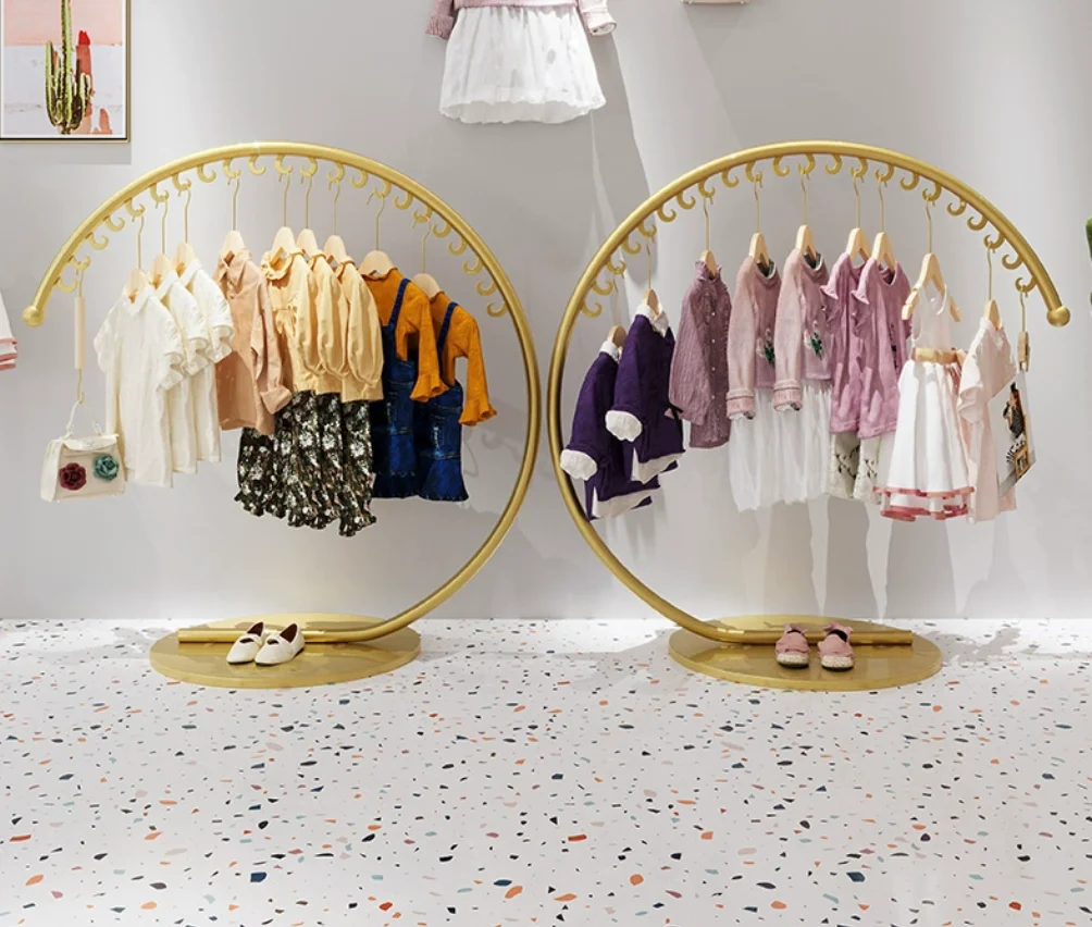 Estante de exhibición de ropa, expositor de pie dorado para ropa - Main Image