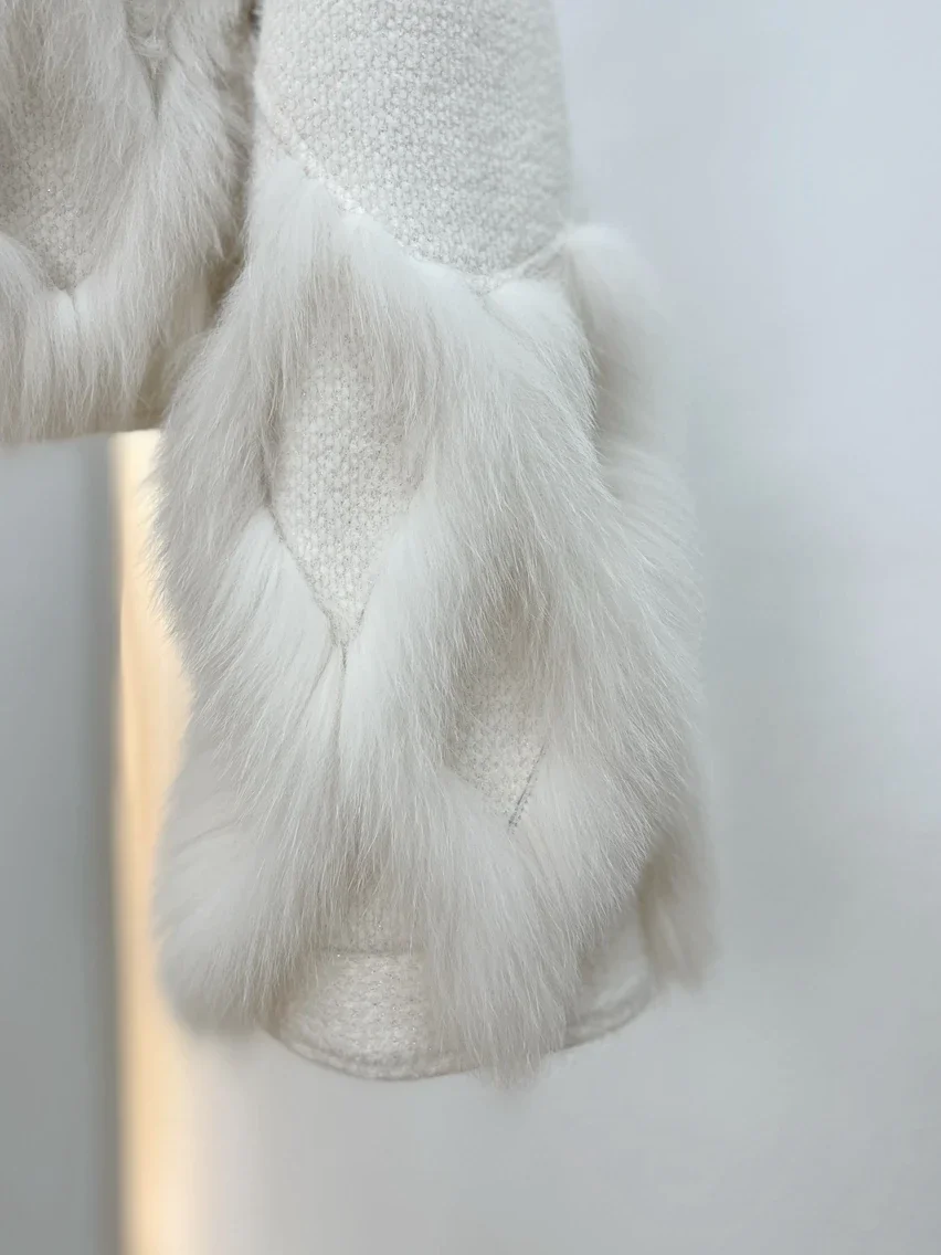 Round Neck Real Fox Fur Coat Women's Short Long Sleeve Design 2023 New Winter Trendy Single Breasted Woolen Jacket Fashion Slim