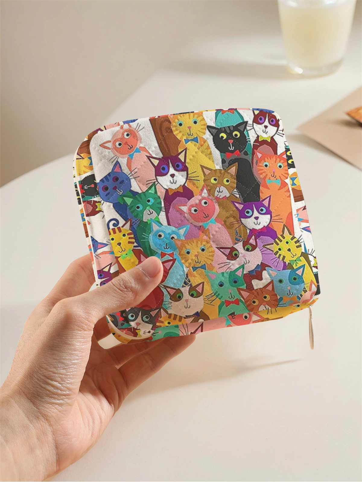 1 portable sanitary napkin storage bag, made of colorful cat pattern and diamond mesh material, lightweight women's tissue bag