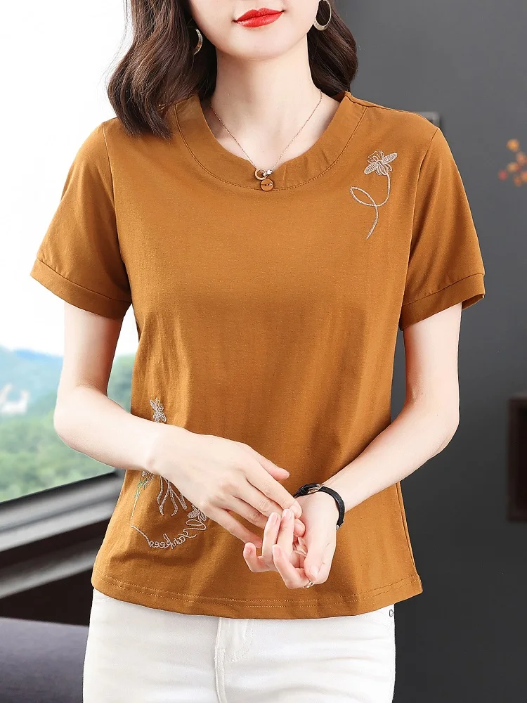 

TuangBiang 2022 Summer Flowers Embroidery Loose Cotton T-Shirts Women V-Neck Elegant Tshirts Female Rose Red High Quality Tops