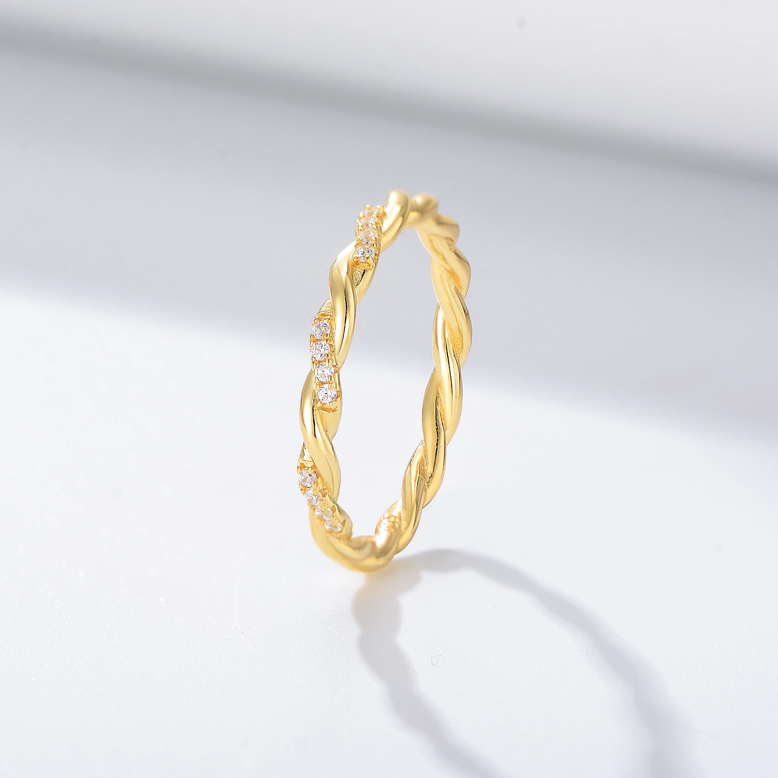 새로운 디자인 14k 골드 도금 S 큐빅 지르코니아 쥬얼리 트위스트 영원 브랜드 반지 여성을위한 결혼 기념일