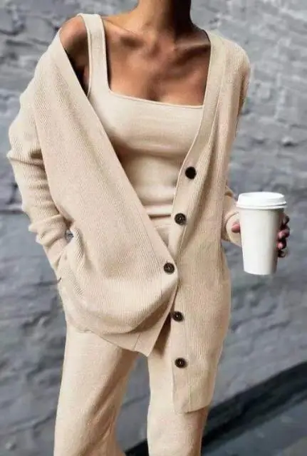 Рисунок 2 - Женский трикотажный комплект из трех предметов