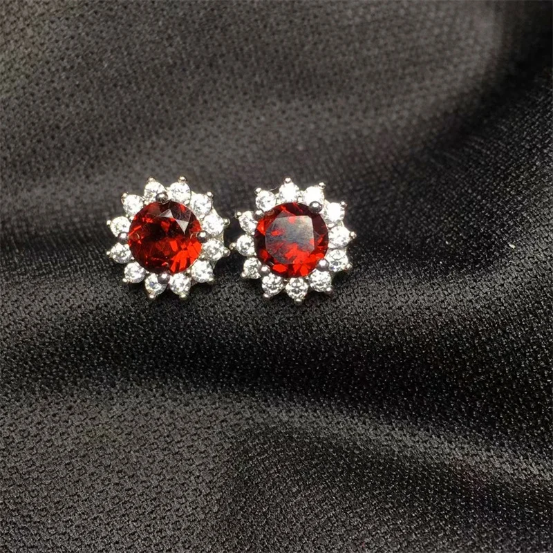 

S925 Natural Garnet Sunflower Ear Stud Earrings Sterling Silver Stud Earrings for Women Fine Gemstone Daily Jewelry