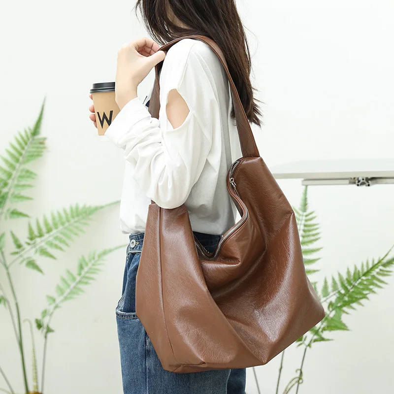 

Korean version leisure oil wax leather shoulder bag ins vintage large capacity net red fashionable cross body women's bag