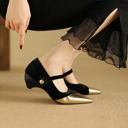 Pointed Retro Mary Jane Shoes Women's Single Shoes Wedge French Retro Shallow Mouth Buckle with Small Leather Shoes High Heels.