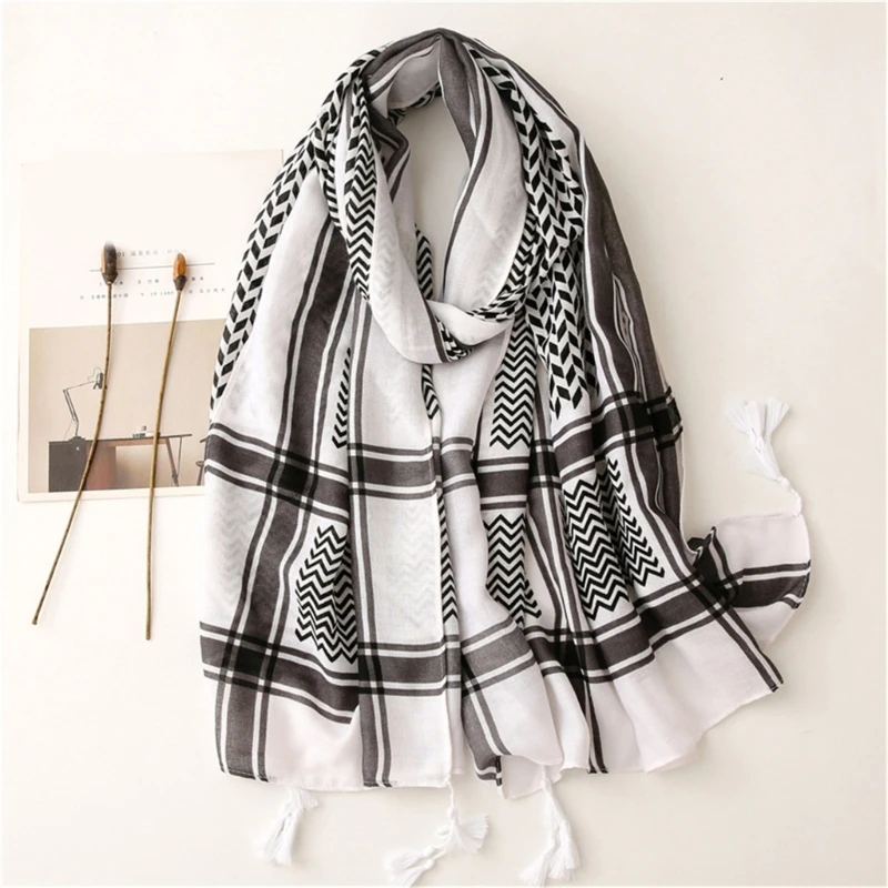 

Geometric Print Scarf for Teens Girls Winter Breathable Scarf for Students Camping Shopping Dopamine Look Taking Photo
