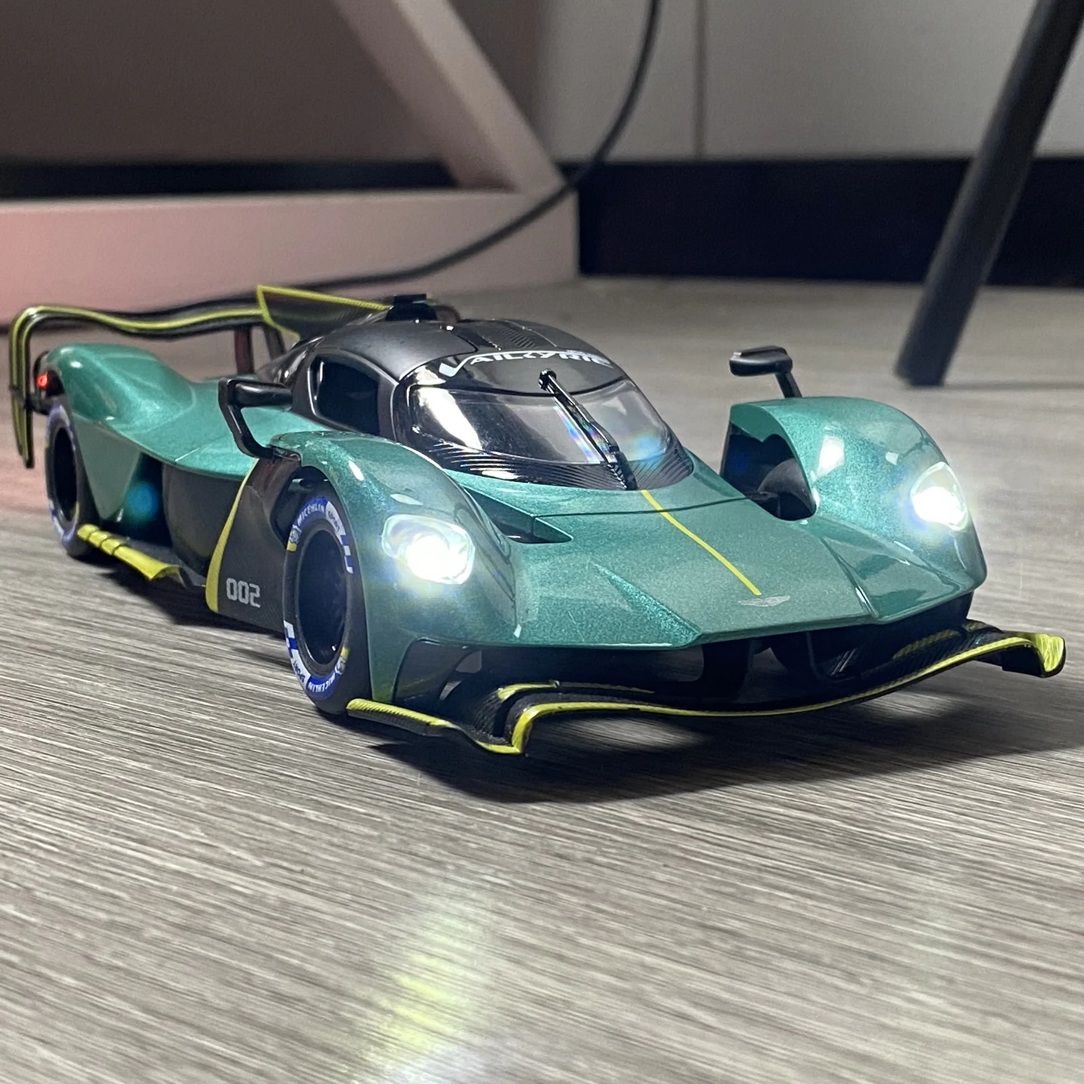 1:24 Aston Martin Valkyrie AMR PRO Supercar Classic Alloy Diecast