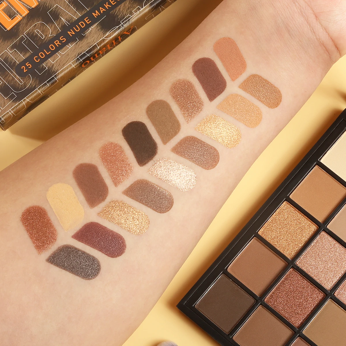 25 Color Naked Nude Eyeshadow Palette Highly Pigmend Matte Shimmer Natural Smokey Eyeshadow Pallet Long Lasting Waterproof