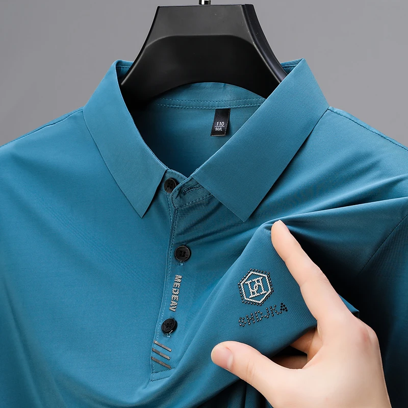 Neues Herren Business Casual Kurzarmhemd mit Abzeichen einfarbiges Polos hirt modisch atmungsaktiv bequem vielseitig Top – Detail 6