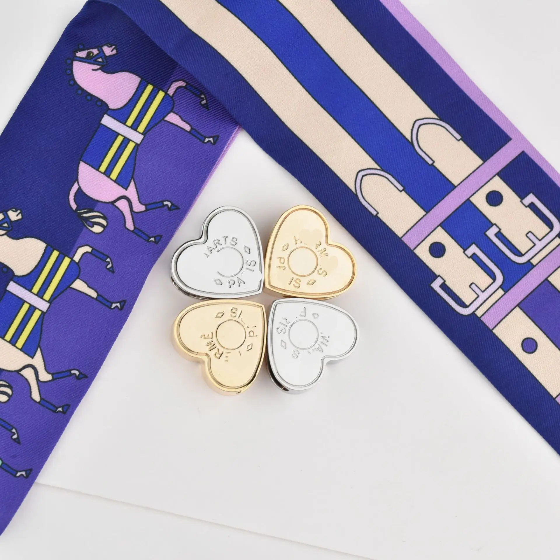

Heart Coeur Scarf Ring Scarves Buckle Designer Luxury Shawl Accessories Jewelry Scarfs Rings Silver Ring Clip Christmas Gift