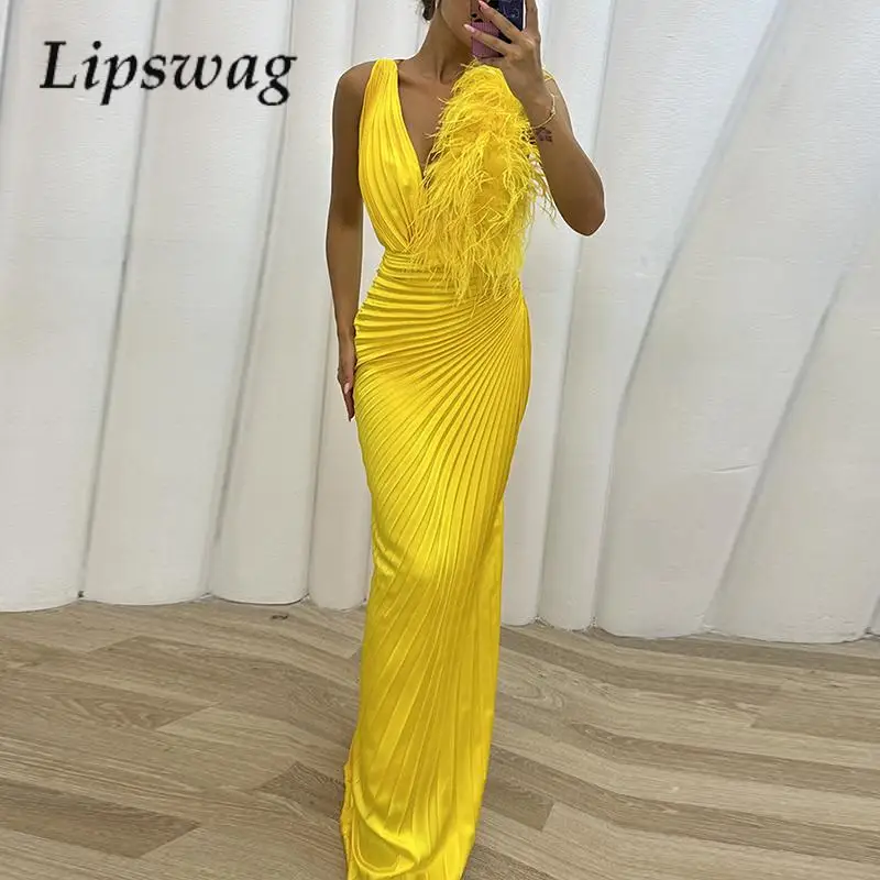 

Elegant Hoisting Banquet Dress Sexy Deep V Off Shoulder Slim Cocktail Dress Women Fashion Feather Splicing Folds Split Dresses