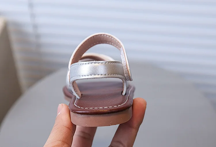 Mädchen-Sandalen Einfarbig Vielseitige Kinder-Prinzessinnen-Schuhe Offene Zehen Klettverschluss 2025 Sommer Neue Mädchen-Strandschuhe Rutschfeste Weiche Sohle – Detail 20