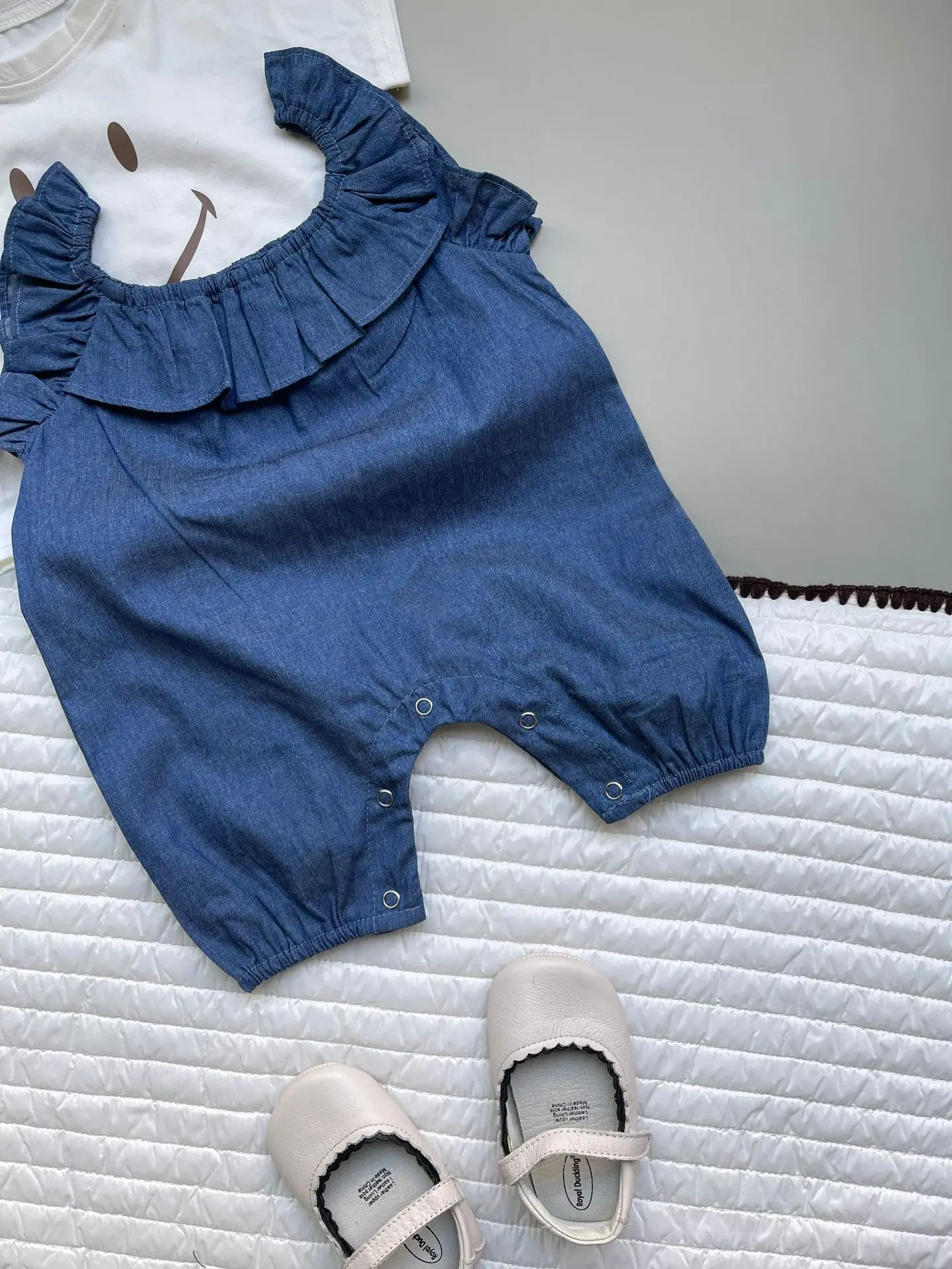 2024 Summer New Baby Girl Sleeveless Denim Strap Jumpsuit Solid Toddler Boy Casual Overalls Infant Ruffled Collar Romper 0-24M