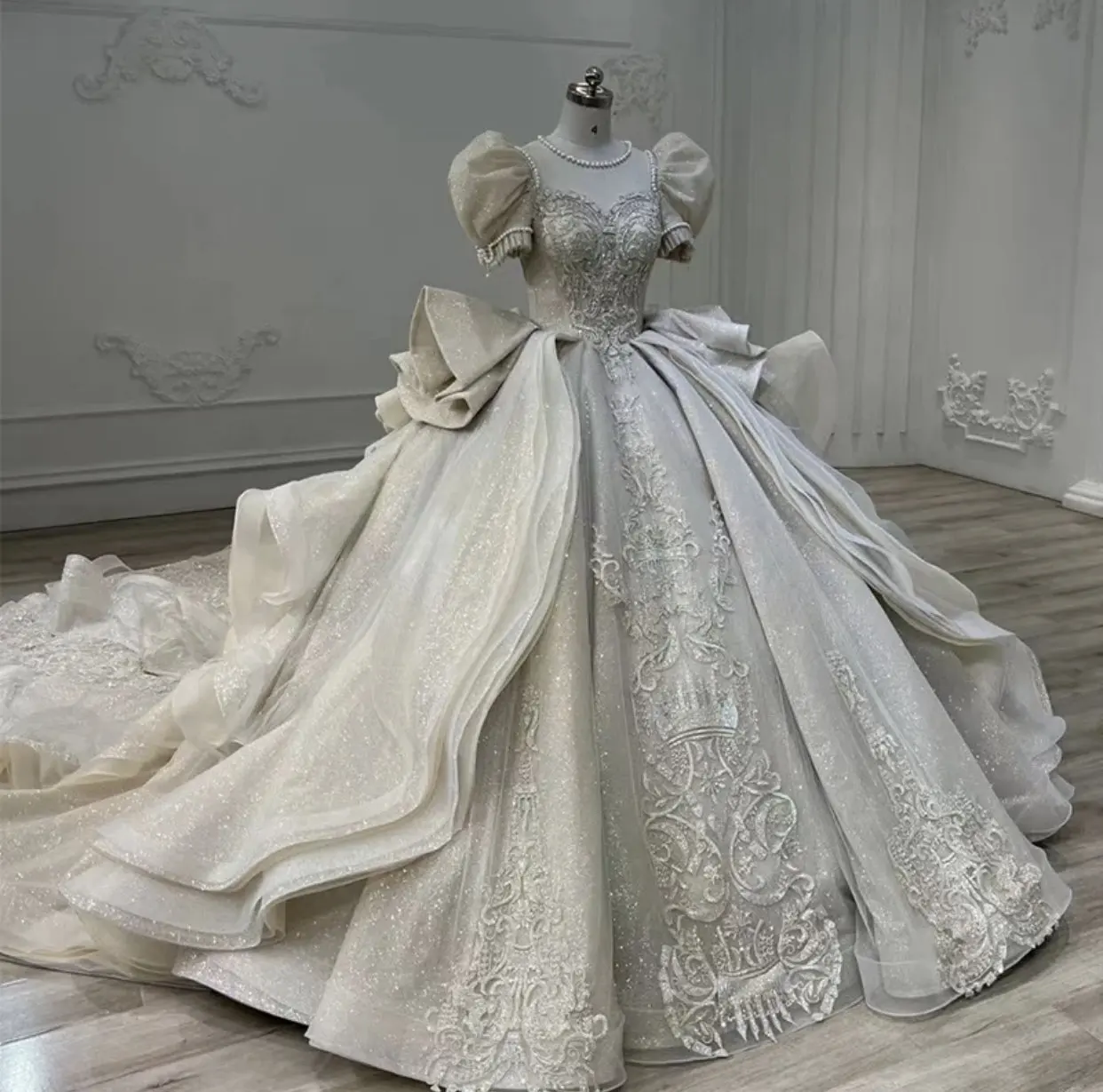 Рисунок 2 - Женское свадебное платье с жемчугом