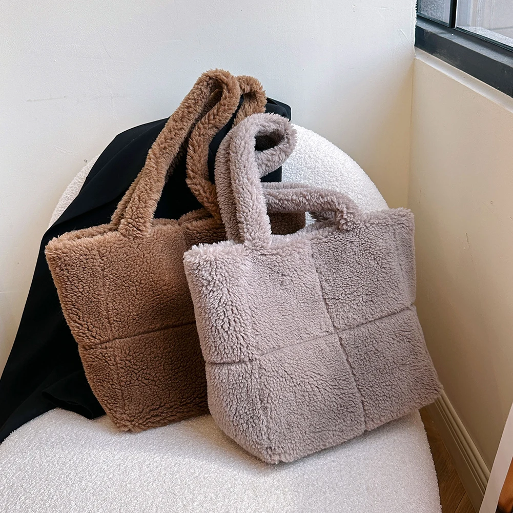 Lambswool Tote Bag Women Large Plush Tote Handbag Lightweight Fuzzy Shoulder Bag Furry Armpit Bag Winter Shopping Bag