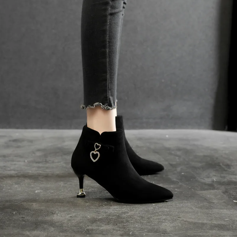 

Женские замшевые ботинки на шпильке, черные короткие ботинки на тонком высоком каблуке, небольшие размеры 31-43, для зимы