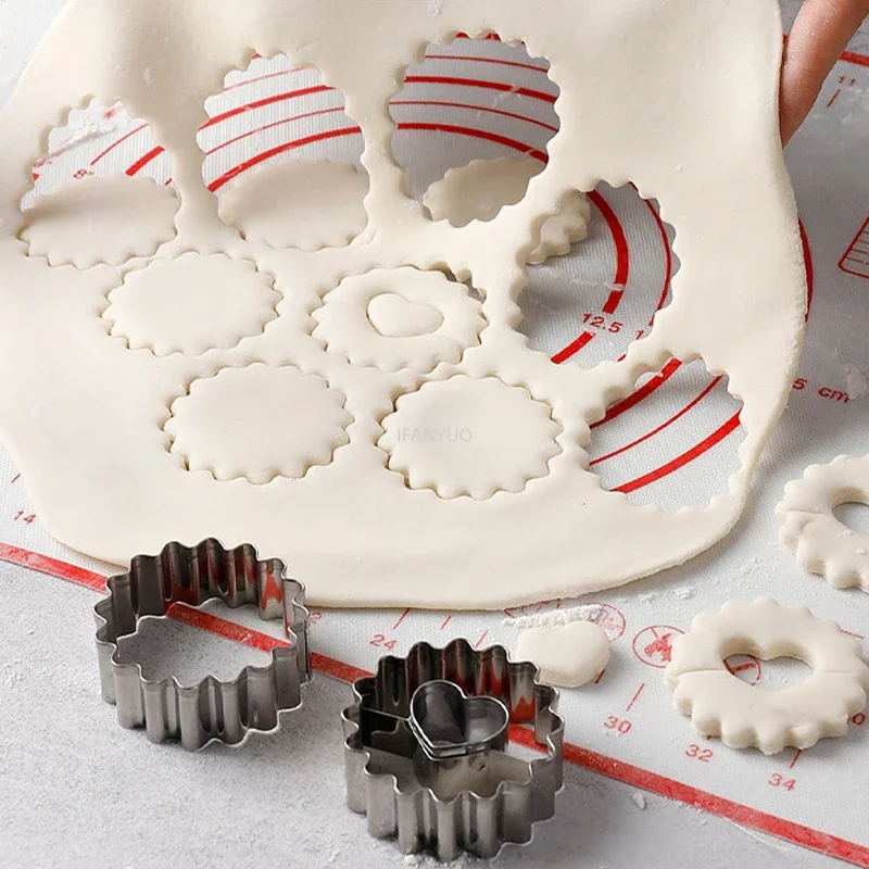 Jam sandwich biscuit cutting Stainless steel biscuit embossing mold machine Heart shaped pastry mold 1/2pcs