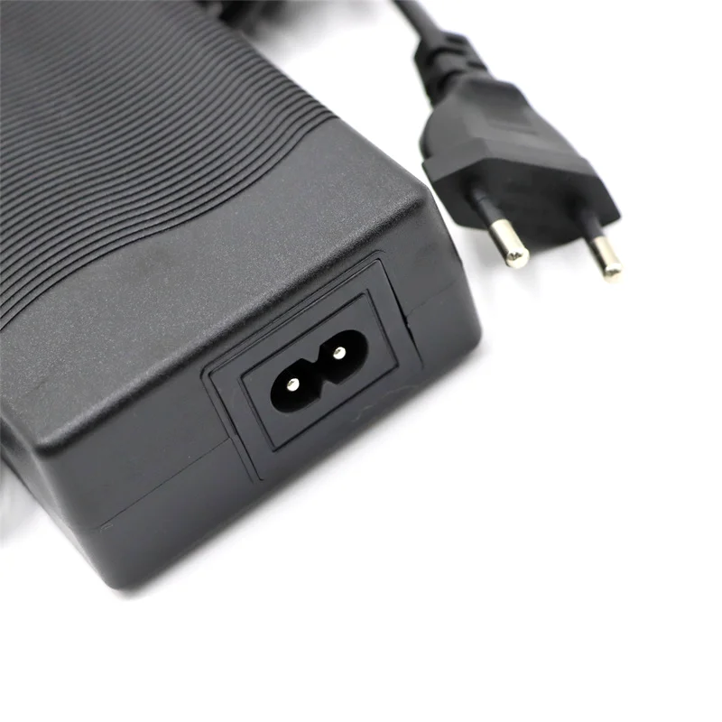 Original Kaabo Mantis Ladegerät 67,2 V 1,75 A Netzteil Schnelleres Ladegerät für Kaabo Mantis 10 60 V 18,2 Ah Elektroroller-Ladegerät – Detail 4