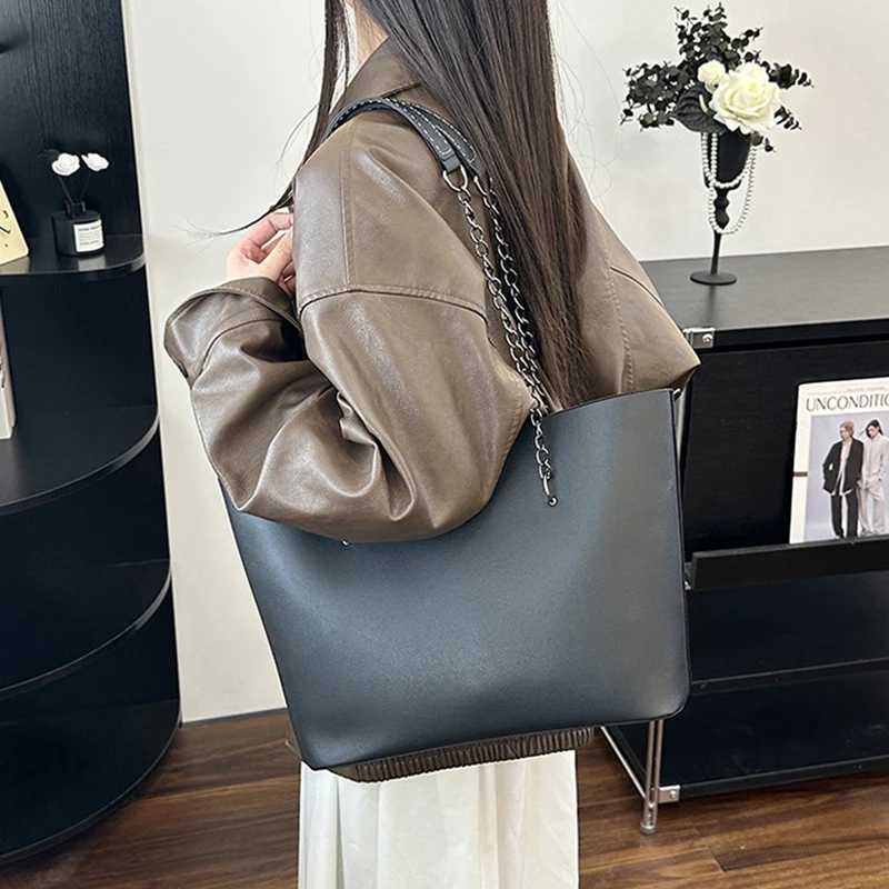 Minimalist Large Capacity Tote Bag Women's Fashion Shoulder Solid Color Chain Bag Female Stylish PU Leather Underarm Bags