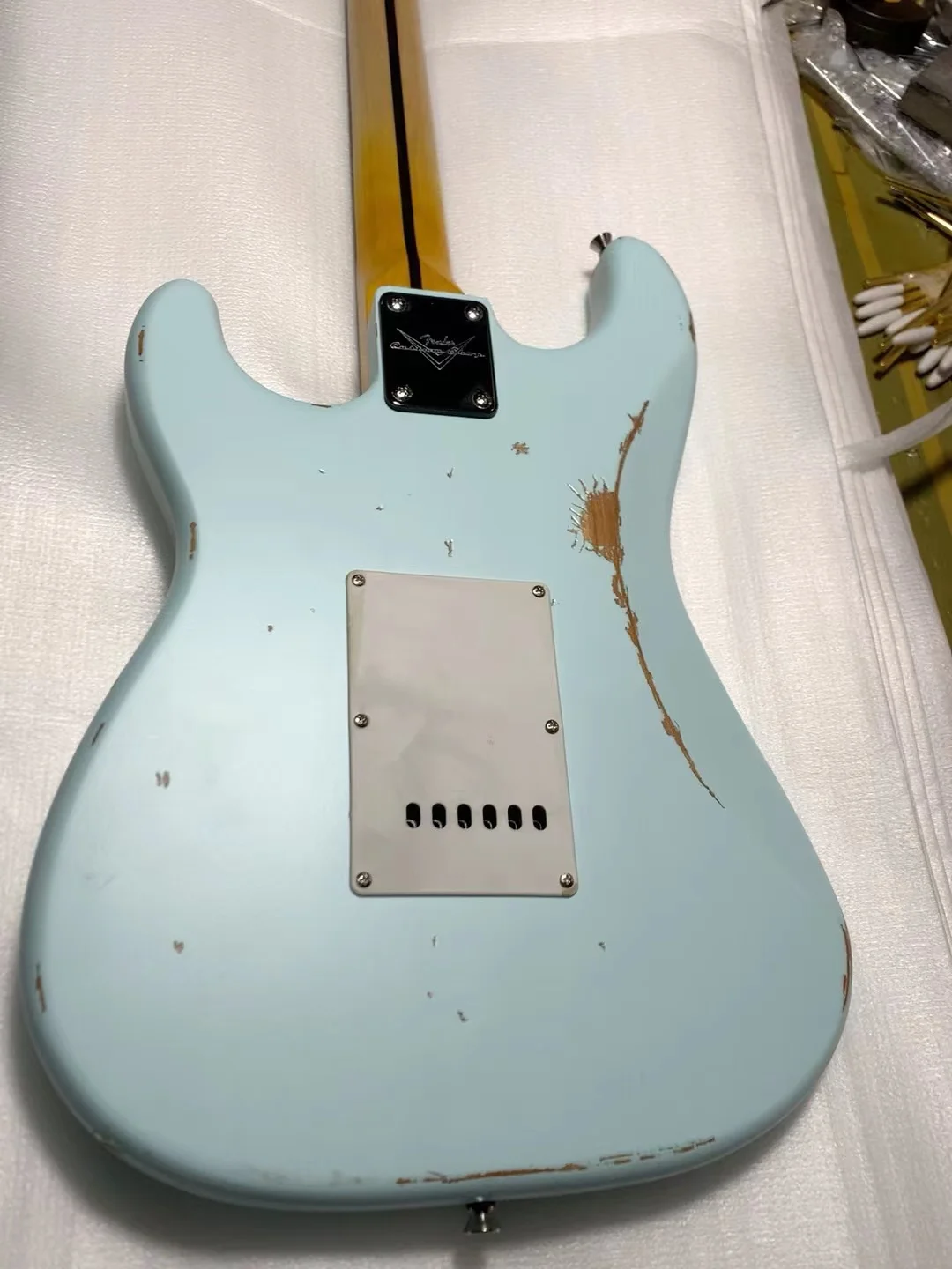 ST electric guitar High-end ST guitar High-definition glossy baked paint Good workmanship Good sound Comfortable hand fee