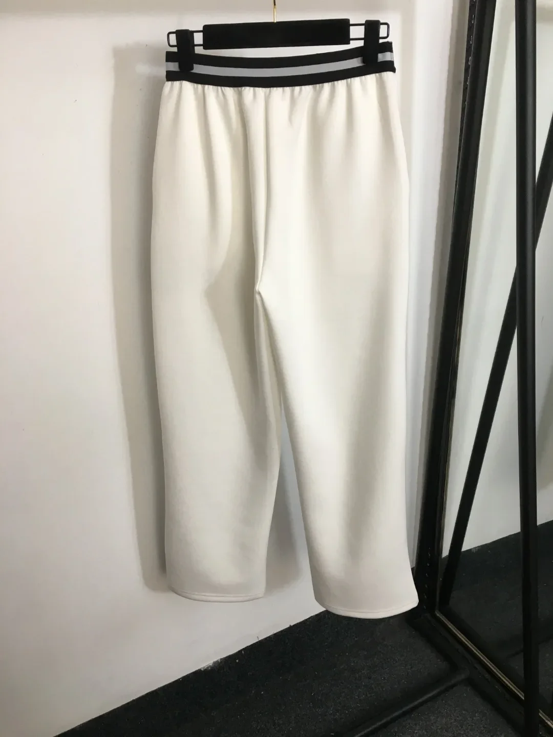 Рисунок 2 - Комплект из пуловера с капюшоном