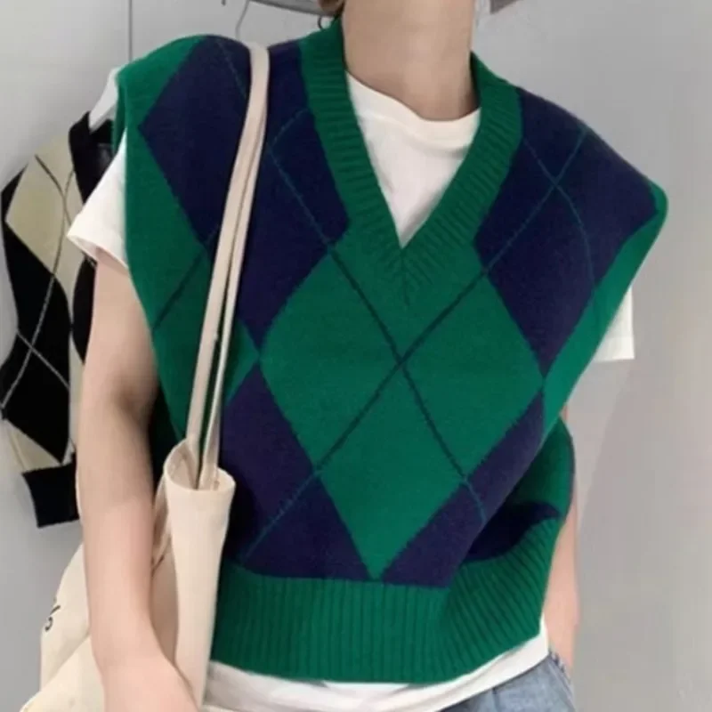 

2024 Sleeveless Argyle Plaid Knitted Sweater Fashion Vintage V Neck Korean Pullover Sweaters Vest Women Outwear Loose Tops 28814